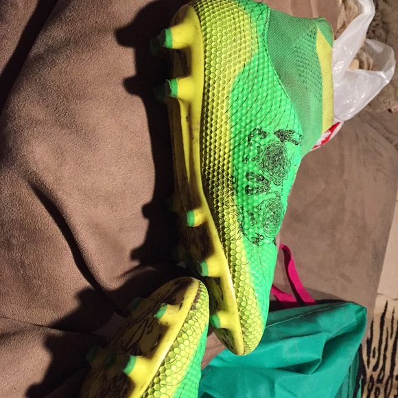 Cleats - Picture 3 of 4